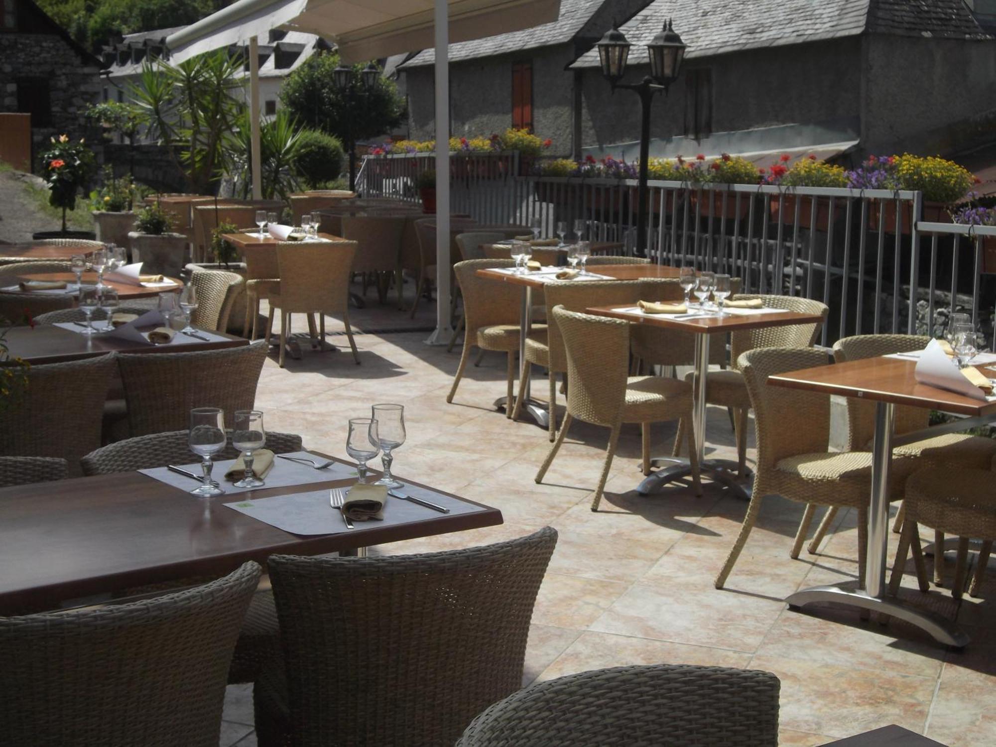 Hotel Logis Auberge De L'Isard Saint-Lary  Exteriör bild